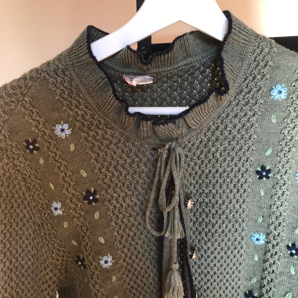 KNIT FLOWER CARDIGAN - Picture 6 of 9